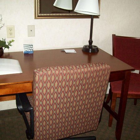 Hampton Inn Sidney Exteriör bild