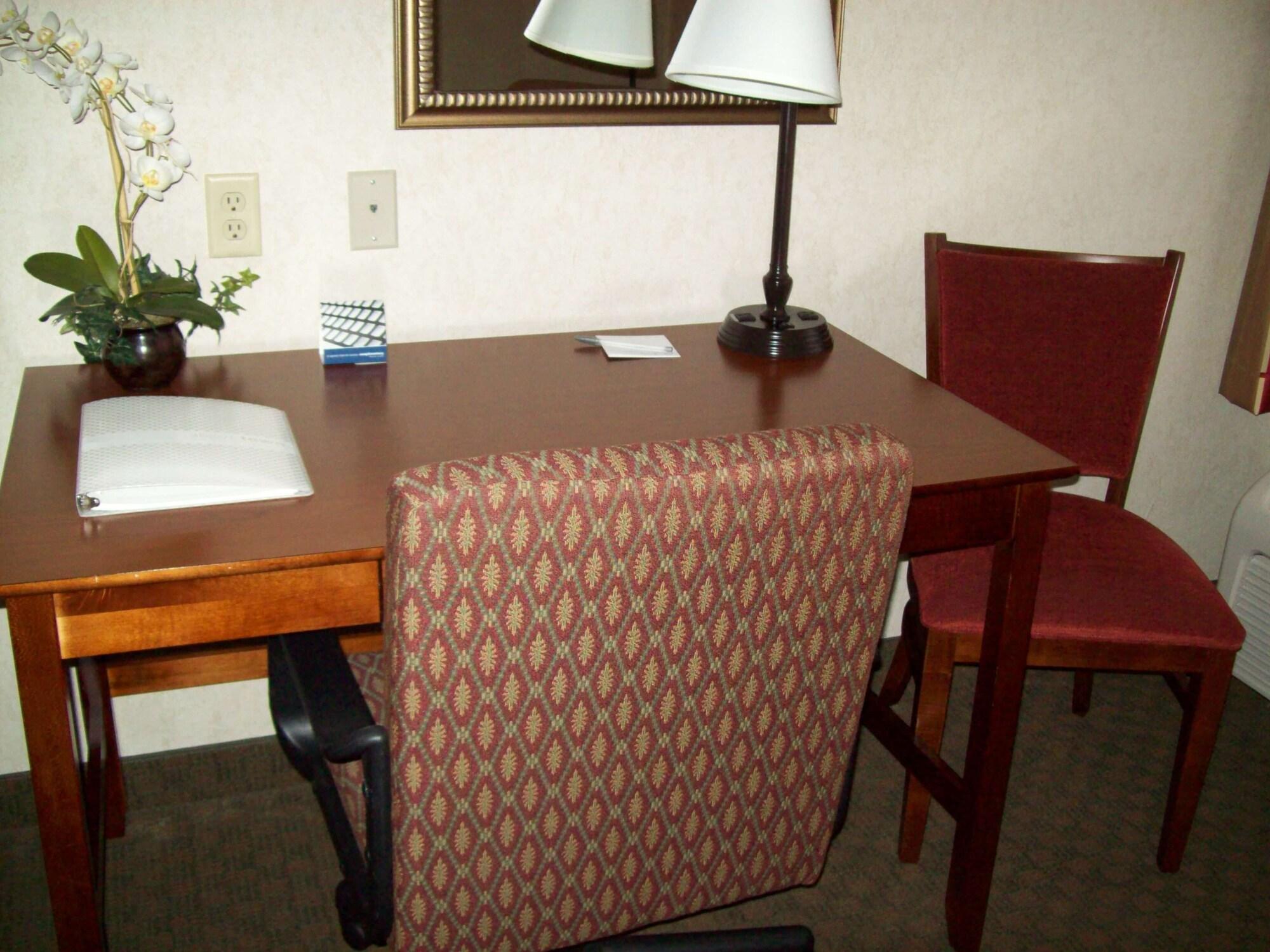 Hampton Inn Sidney Exteriör bild